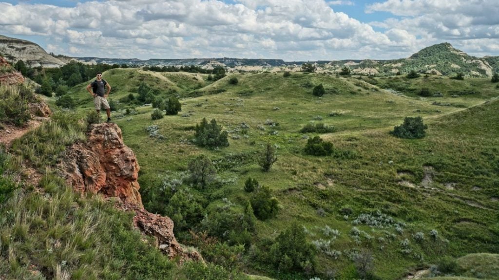 hiking in theodore roosevelt national park