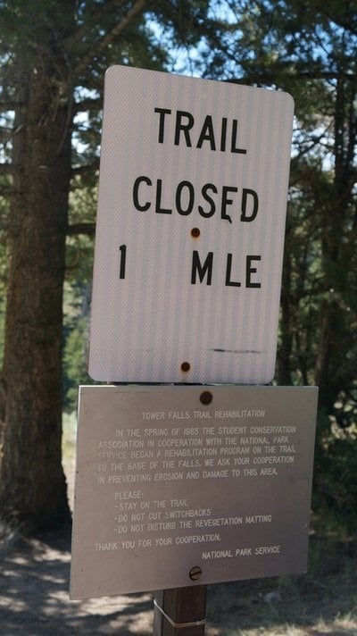 trail closed sign 