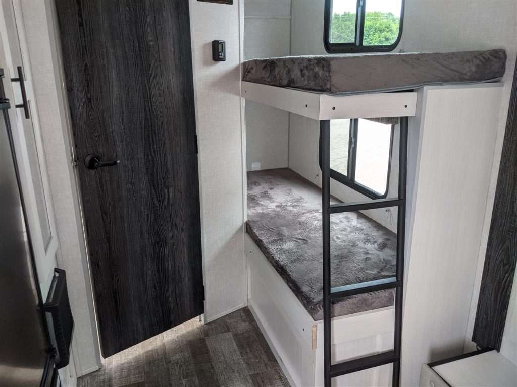 travel trailer with bunks